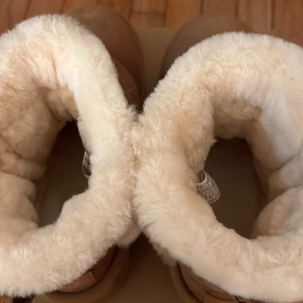 UGG® Classic Chillapeak Genuine Shearling
Trimmed Boot - Picture 6 of 16